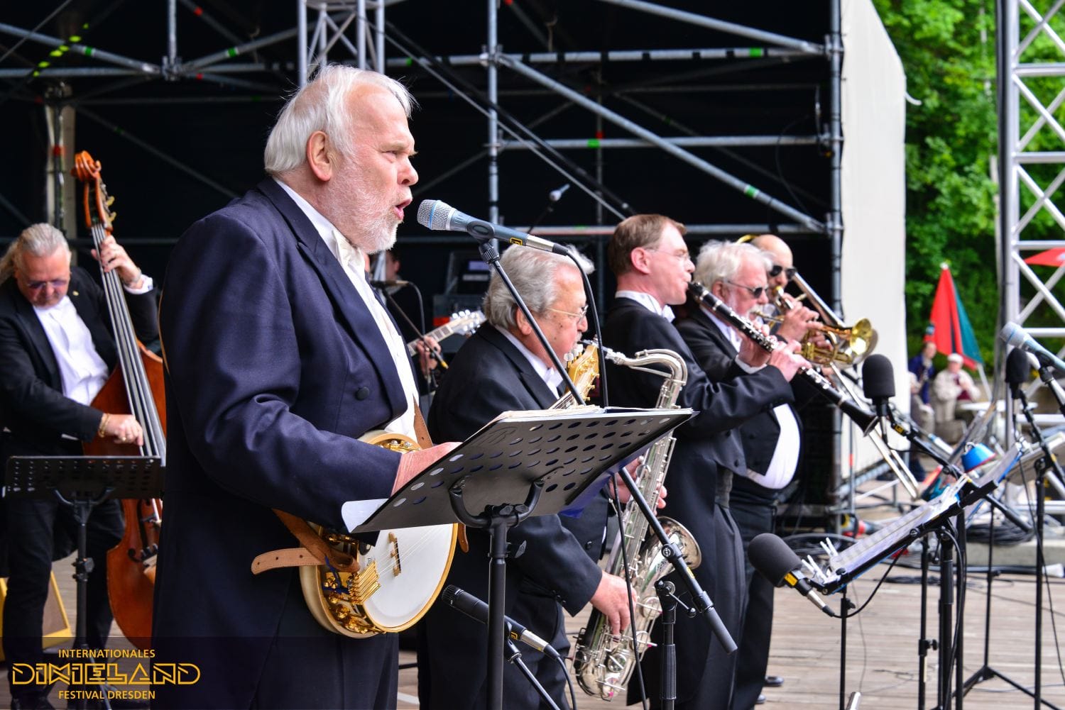 45. INTERNATIONALES DIXIELAND FESTIVAL 2015 &ndash; &raquo;Open-Air-Gala&laquo; mit Gunther Emmerlich und der Semper-House-Band in der Freilichtb&uuml;hne &raquo;Junge Garde&laquo; in Dresden