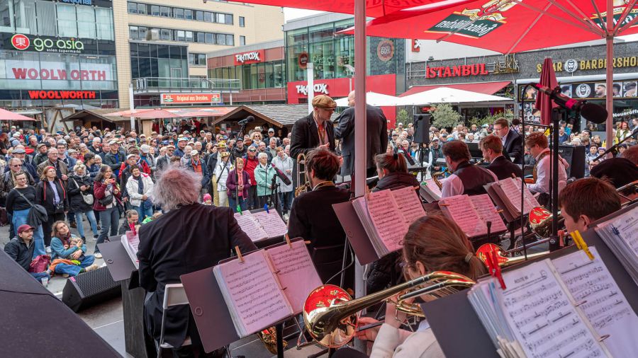 Dresdner Jazzmeile, Bühne Hauptbahnhof, Bühne am Hotel Newa, Bühne am Hotel Königstein (Open Stage), Bühne am Hotel Lilienstein, Bühne Piazza/Taschenberg, Brassband-Point Neumarkt, Bühne am Schlossplatz,